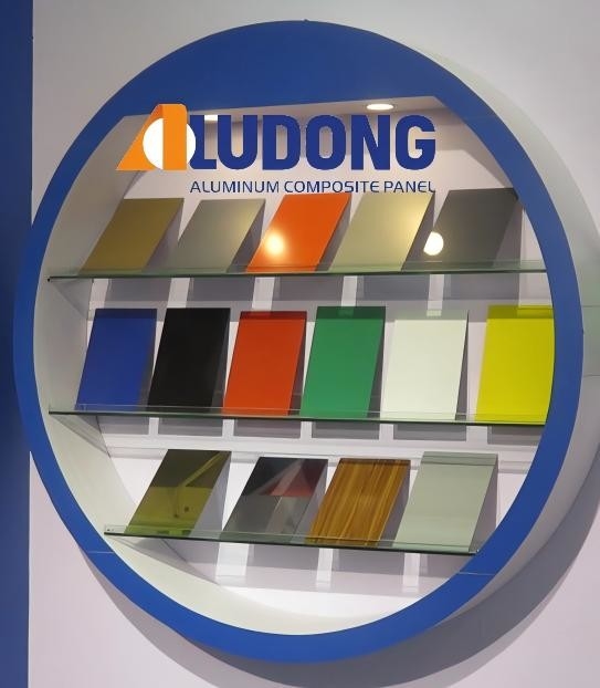لوحة مركبة من الألومنيوم PVDF قابلة للتخصيص مع مجموعة واسعة من الألوان المتاحة