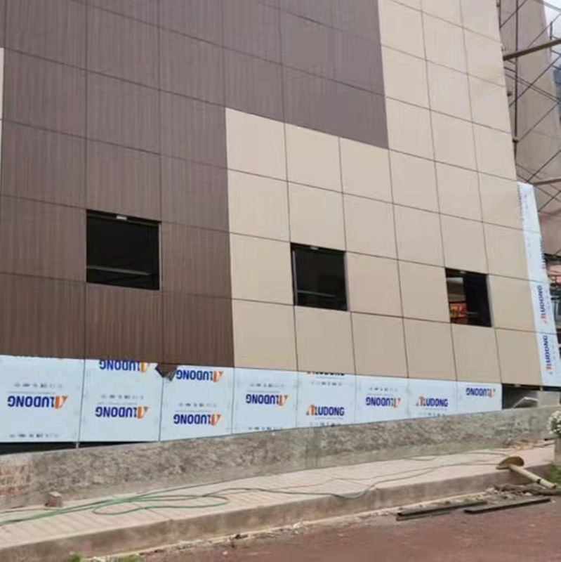 لوحة مركبة من الألومنيوم PVDF من الدرجة B1 المقاومة للحريق لتزيين الجدران الخارجية