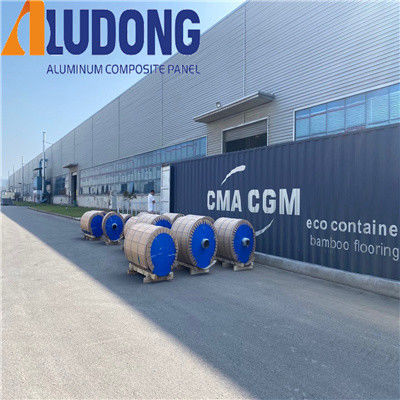 0. 18mm لفائف الألومنيوم المقوى PE / PVDF رقيقة للغاية لامعة للطباعة