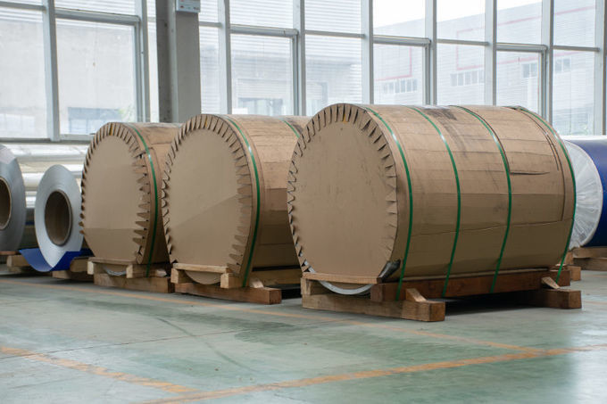 0. 18mm لفائف الألومنيوم المقوى PE / PVDF رقيقة للغاية لامعة للطباعة